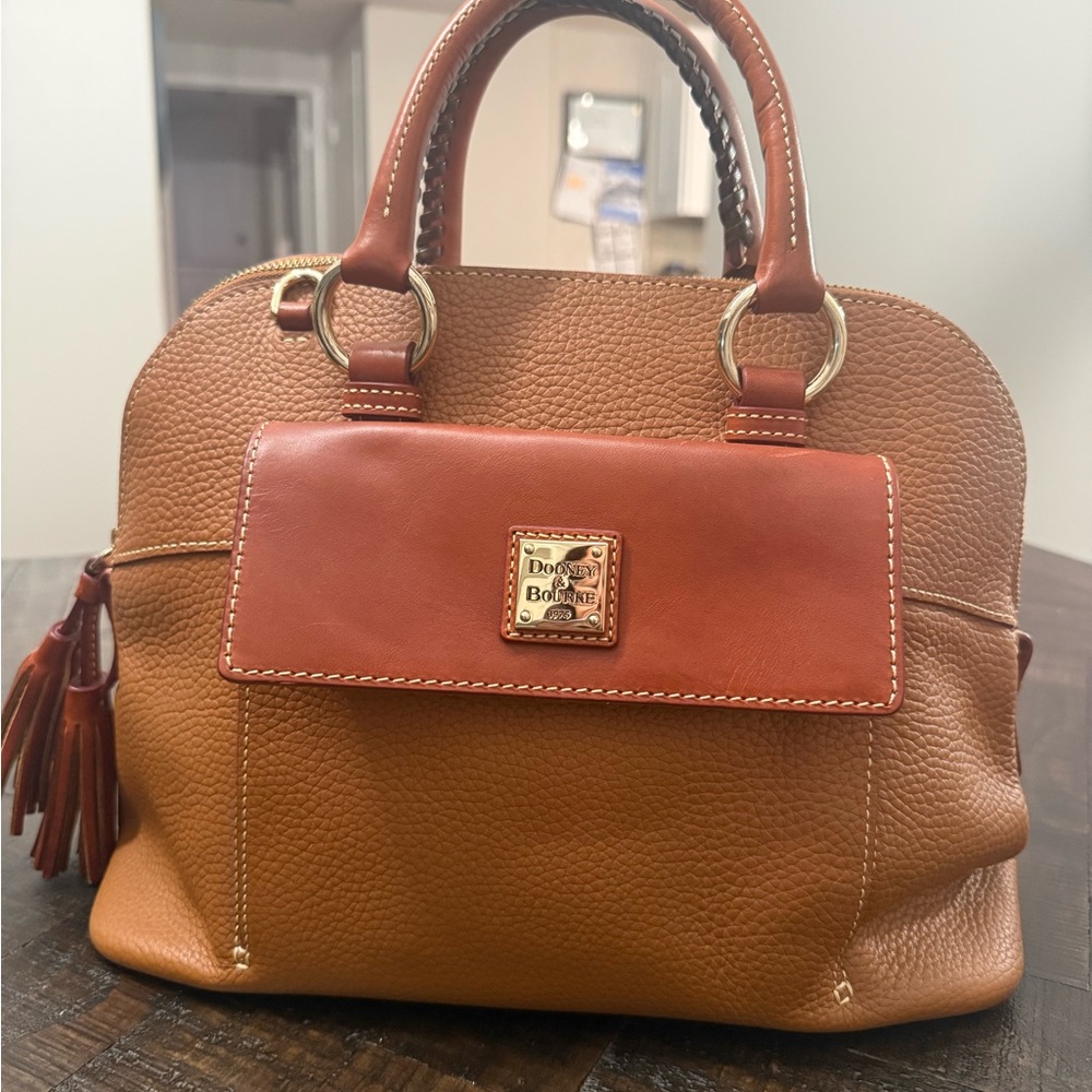 Dooney & Bourke Brown and Tan Leather Dome Satchel
13x6x11
LxWxH